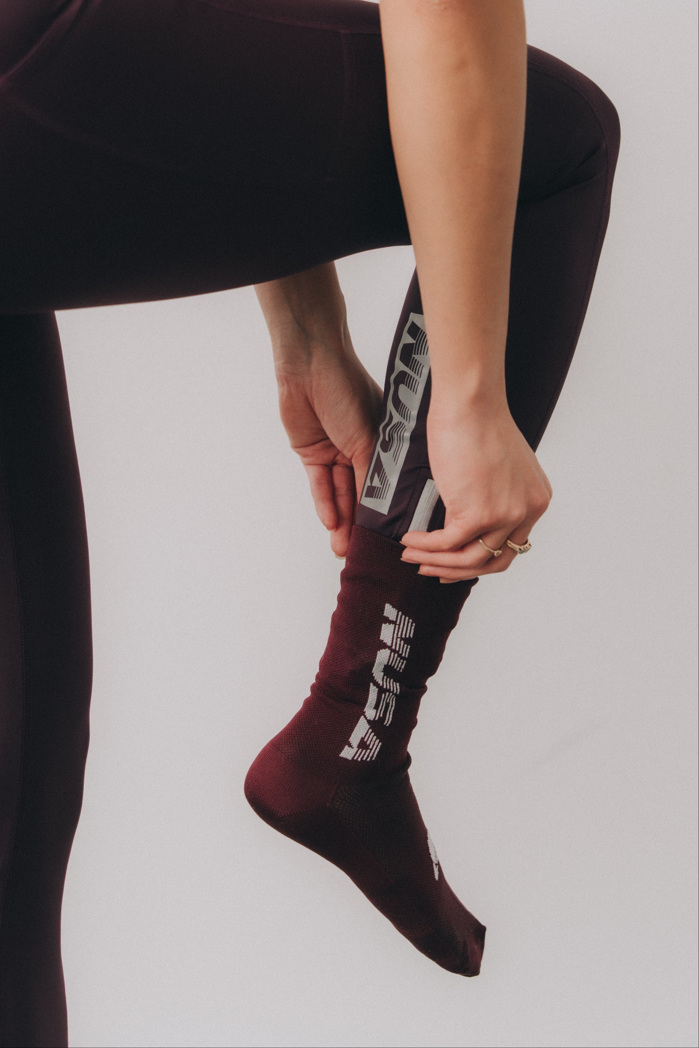 Running Socks 2-Pack - Deep Burgundy White Combo – Planet Nusa