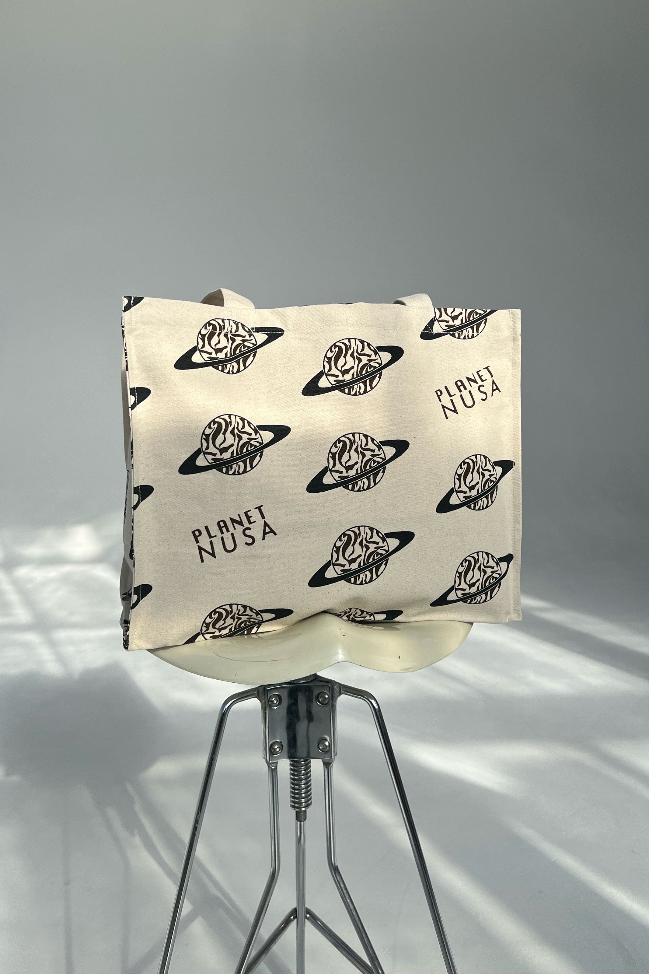 GYM BAG CHOCOLATE BROWN SWIRLY P L A N E T // N U S A