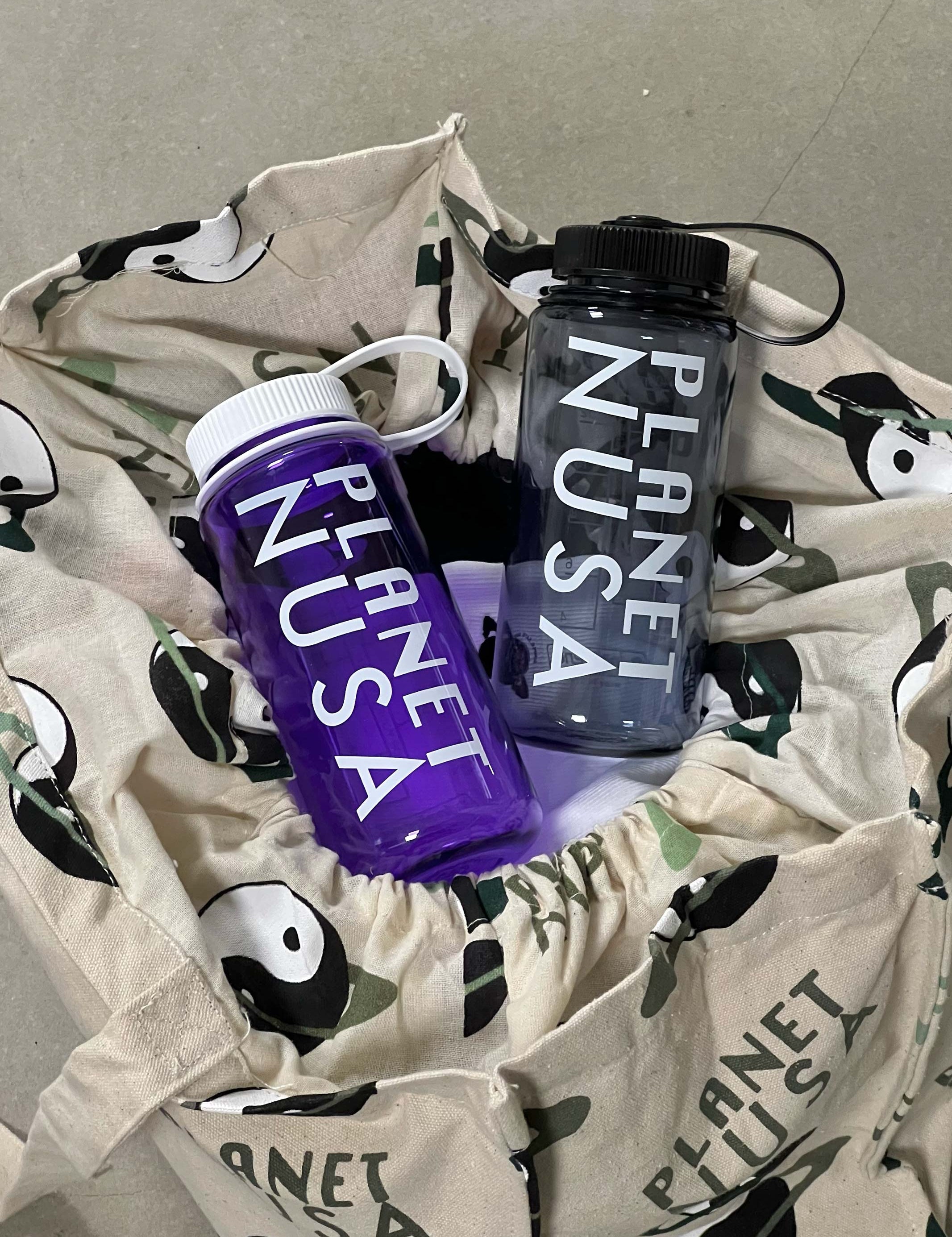 Lille Planet Vandflaske - Hold dig hydreret. – Planet Nusa